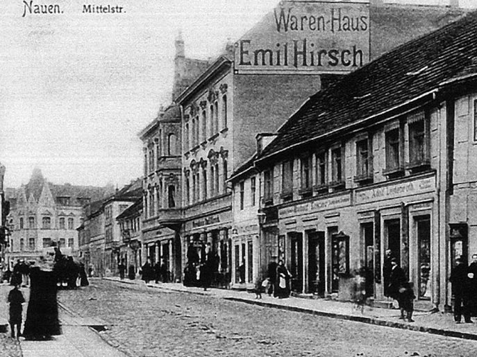 Das Bild zeigt eine historische Fotografie der Stadt Nauen in Schwarz-Weis Optik zum aktuellen Projekt M24 Wohnen in Nauen dass von Wittfoth Bauträger Berlin und Brandenburg betreut wird.